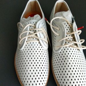 brand new in box Rollie Perforated White Derby 11m, 42